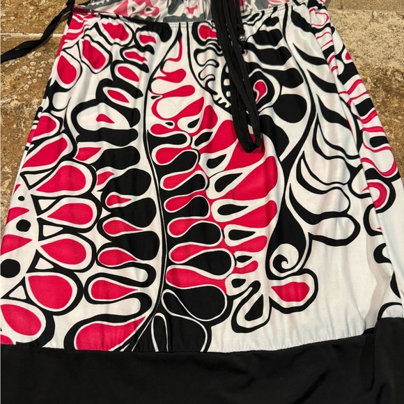 Halter top. - Picture 2 of 4